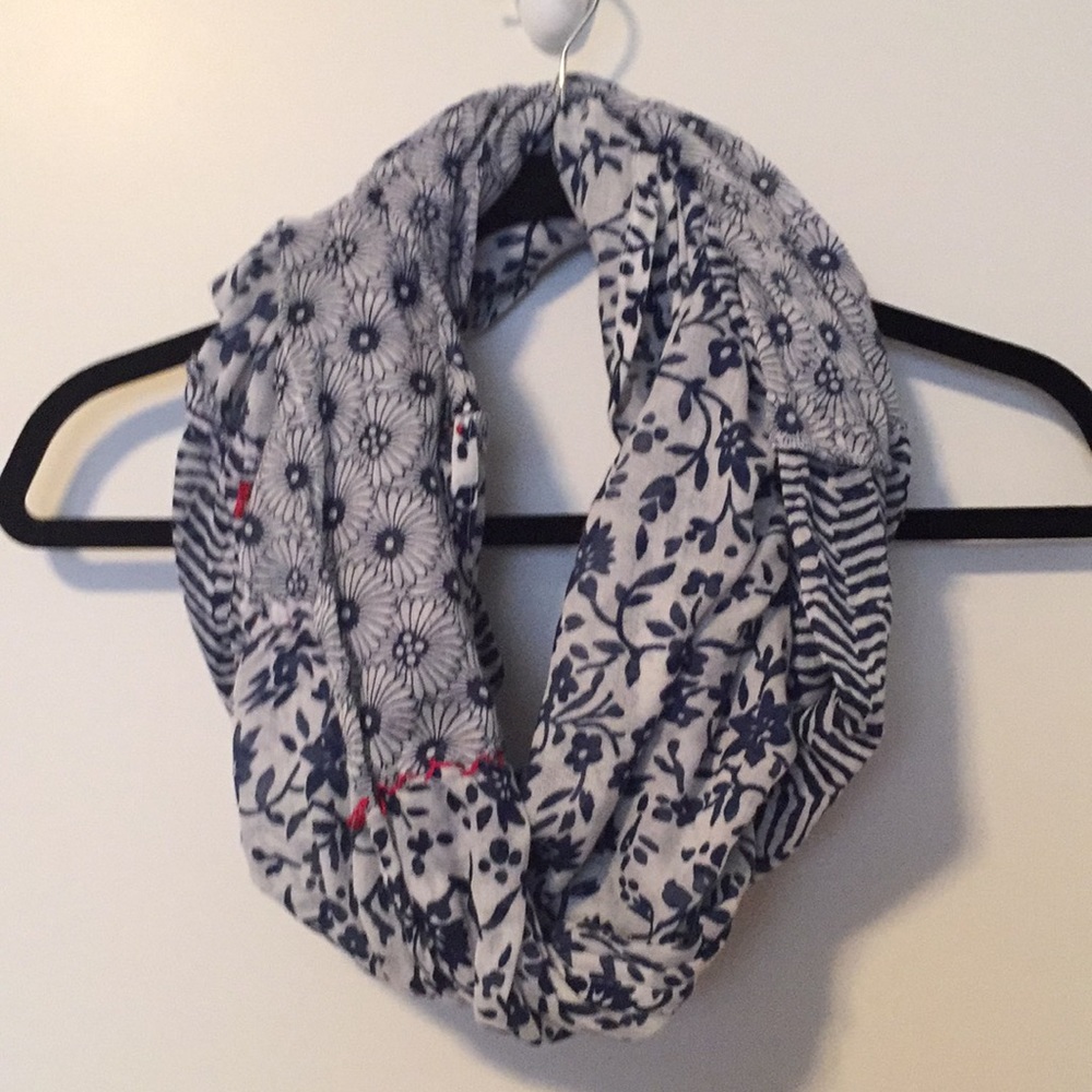 Patterned infinity scarf